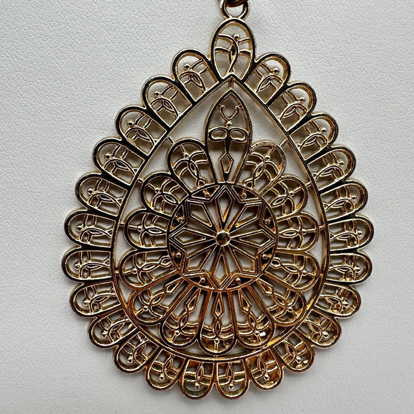 Vintage Gold Tone Filigree Teardrop Pendant Necklace Lobster Clasp Boho Jewelry - Thumbnail 3