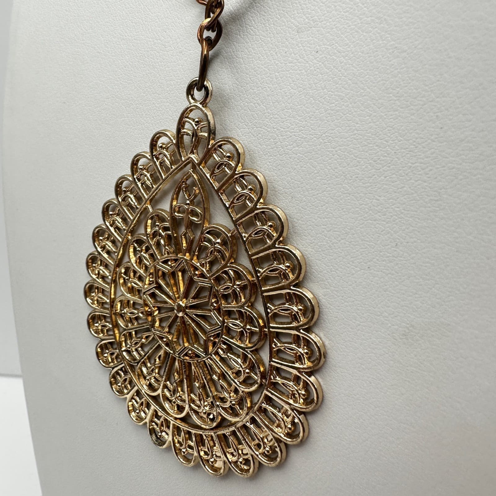 Vintage Gold Tone Filigree Teardrop Pendant Necklace Lobster Clasp Boho Jewelry - Thumbnail 9
