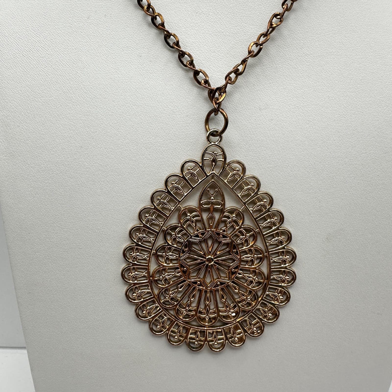 Vintage Gold Tone Filigree Teardrop Pendant Necklace Lobster Clasp Boho Jewelry - Thumbnail 2