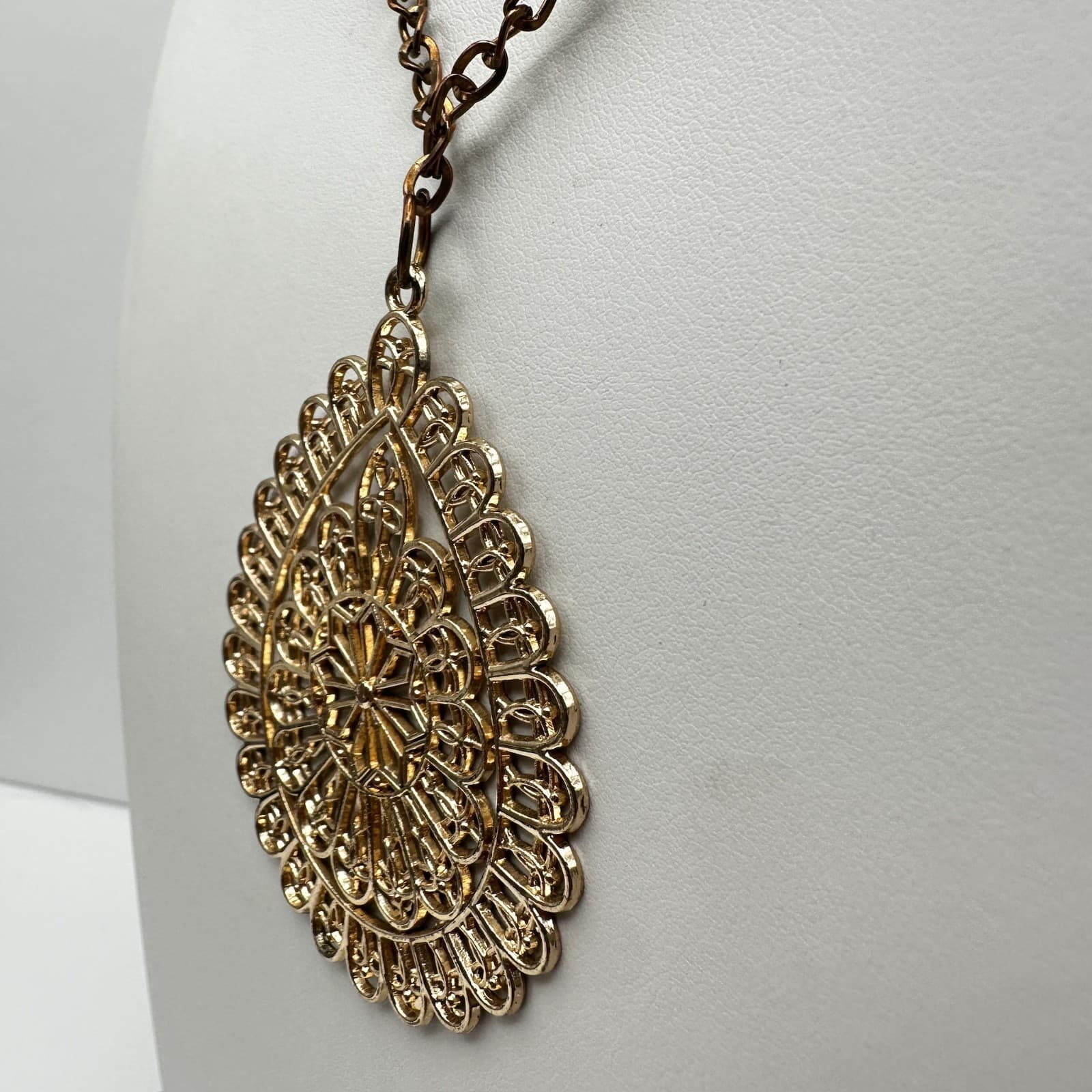 Vintage Gold Tone Filigree Teardrop Pendant Necklace Lobster Clasp Boho Jewelry - Thumbnail 10