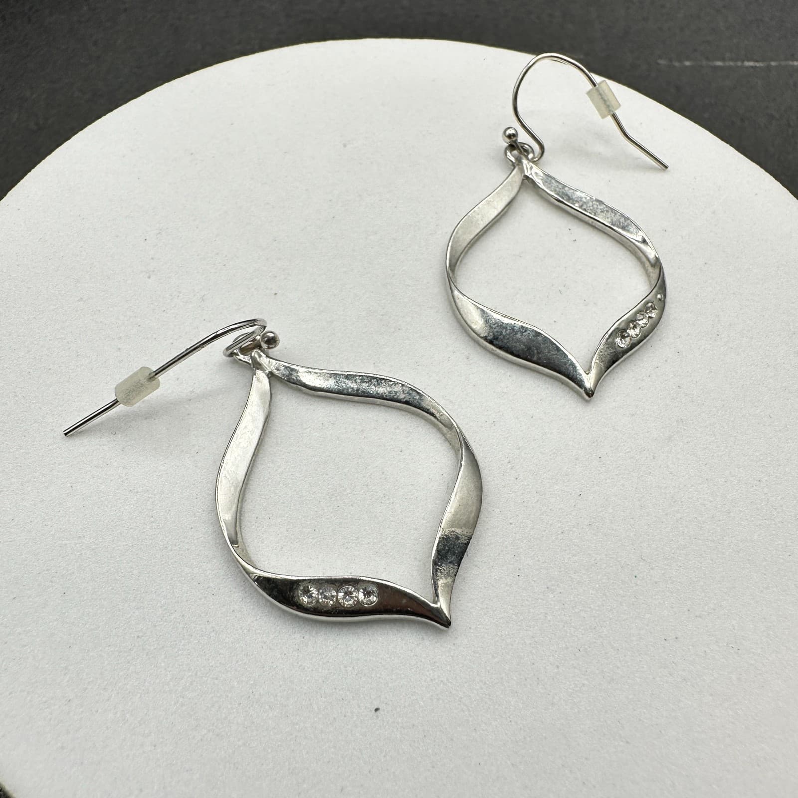 Vintage Silver Tone Open Leaf Dangle Earrings Crystal Accents Modern Style - Thumbnail 11