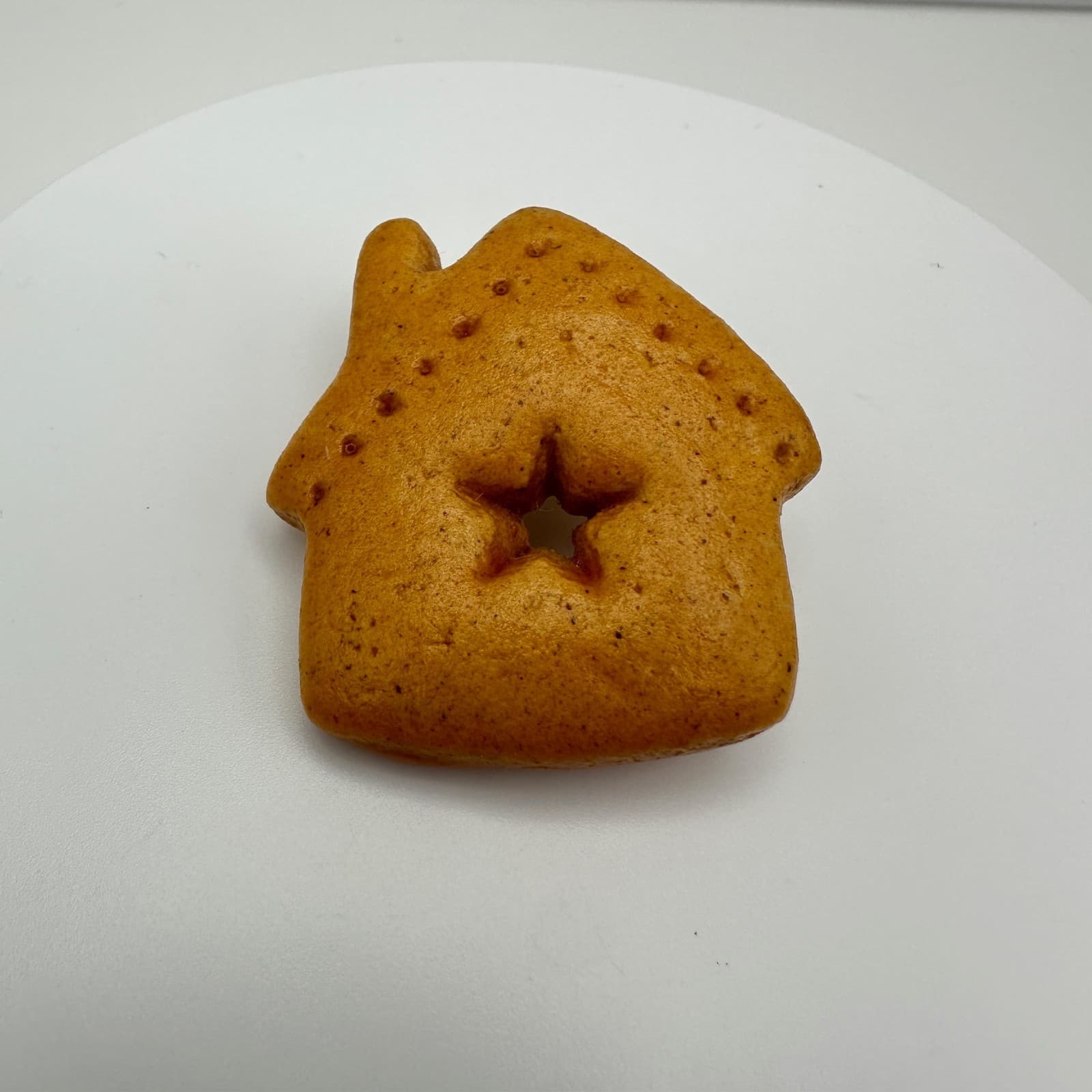 Vintage 90s Gingerbread House Brooch Pin Star Cutout Retro Women's Jewelry - Image 1