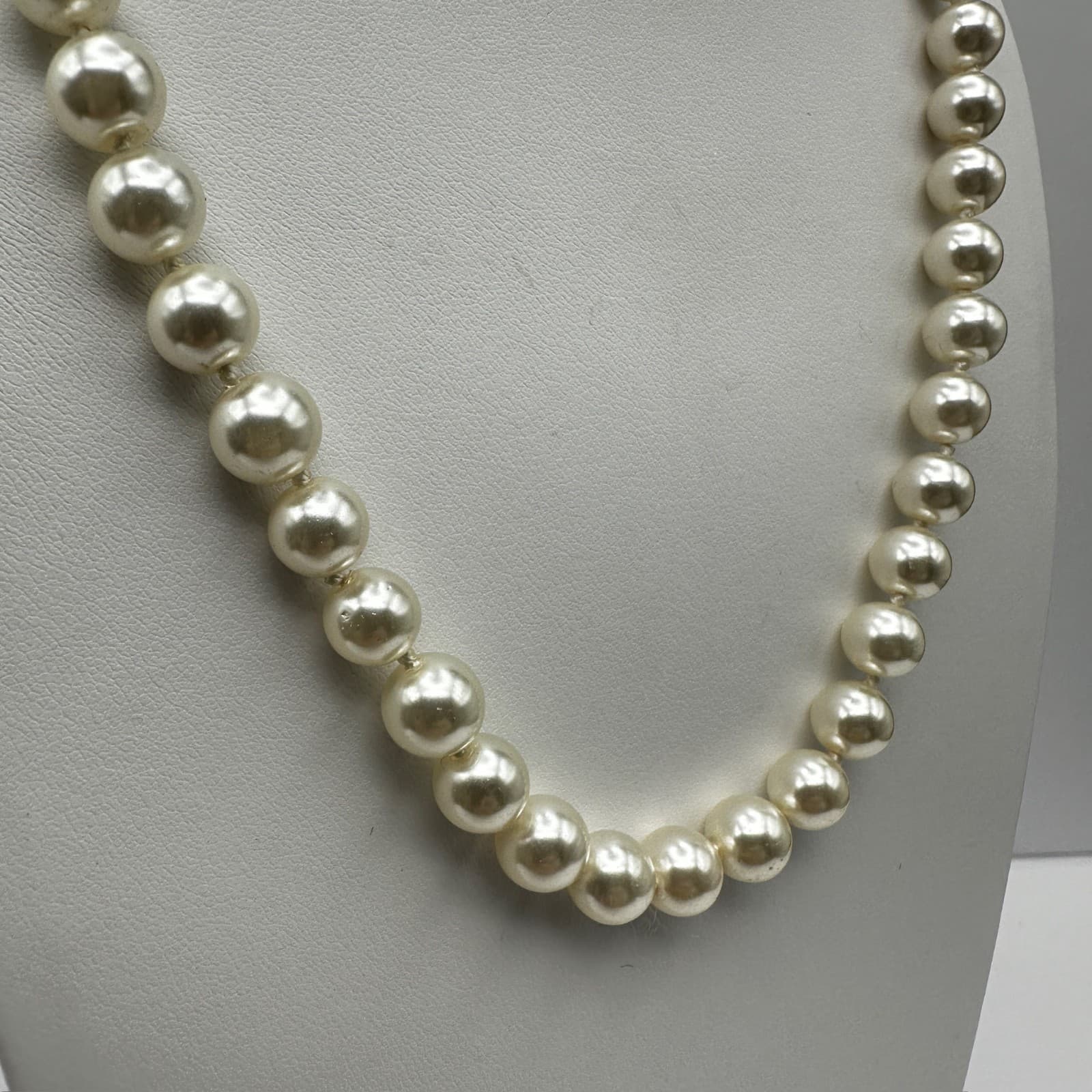 Vintage 90s Faux Pearl Strand Necklace Ornate Brass Filigree Clasp Jewelry - Thumbnail 3