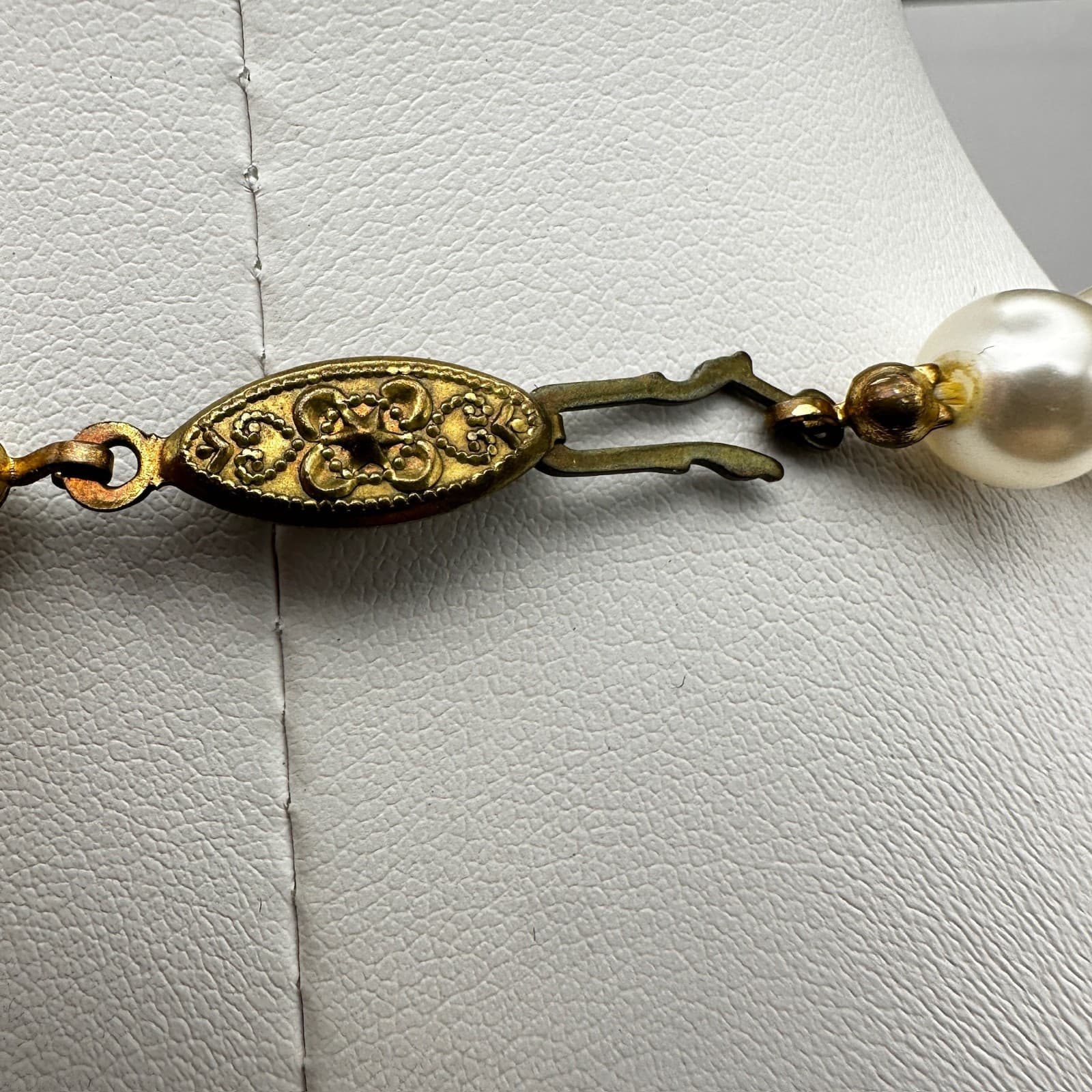 Vintage 90s Faux Pearl Strand Necklace Ornate Brass Filigree Clasp Jewelry - Thumbnail 11