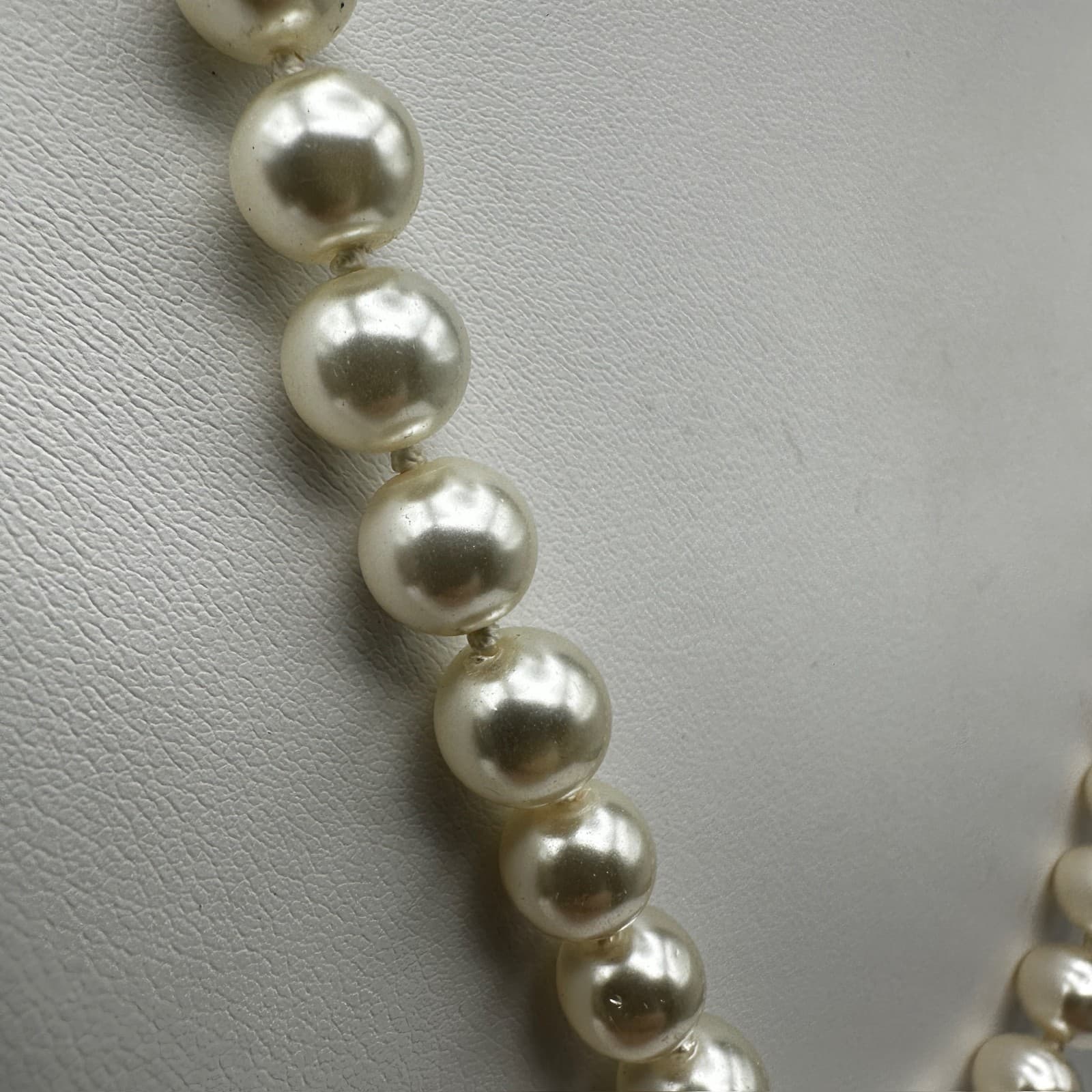 Vintage 90s Faux Pearl Strand Necklace Ornate Brass Filigree Clasp Jewelry - Thumbnail 5