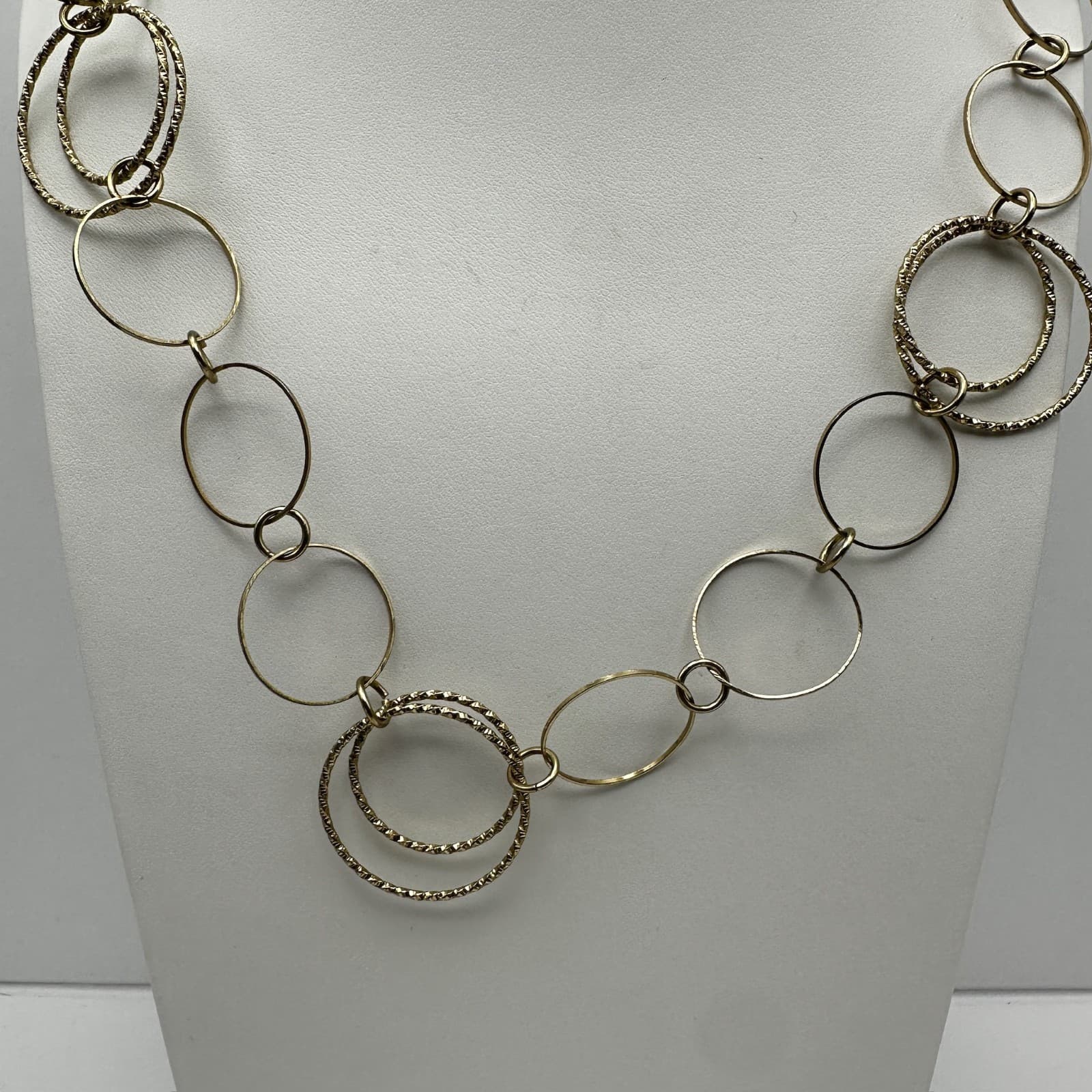 Vintage 90s Women's Gold Tone Interlocking Circle Link Statement Necklace - Thumbnail 2