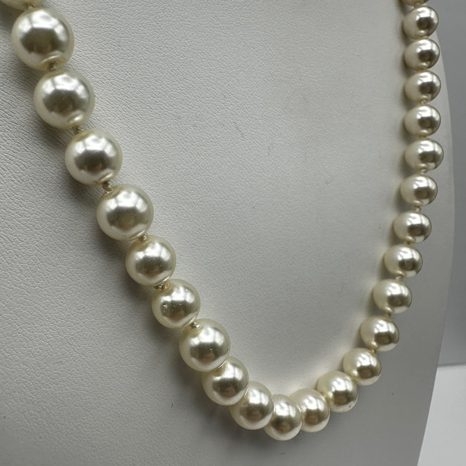 Vintage 90s Faux Pearl Strand Necklace Ornate Brass Filigree Clasp Jewelry - Thumbnail 4