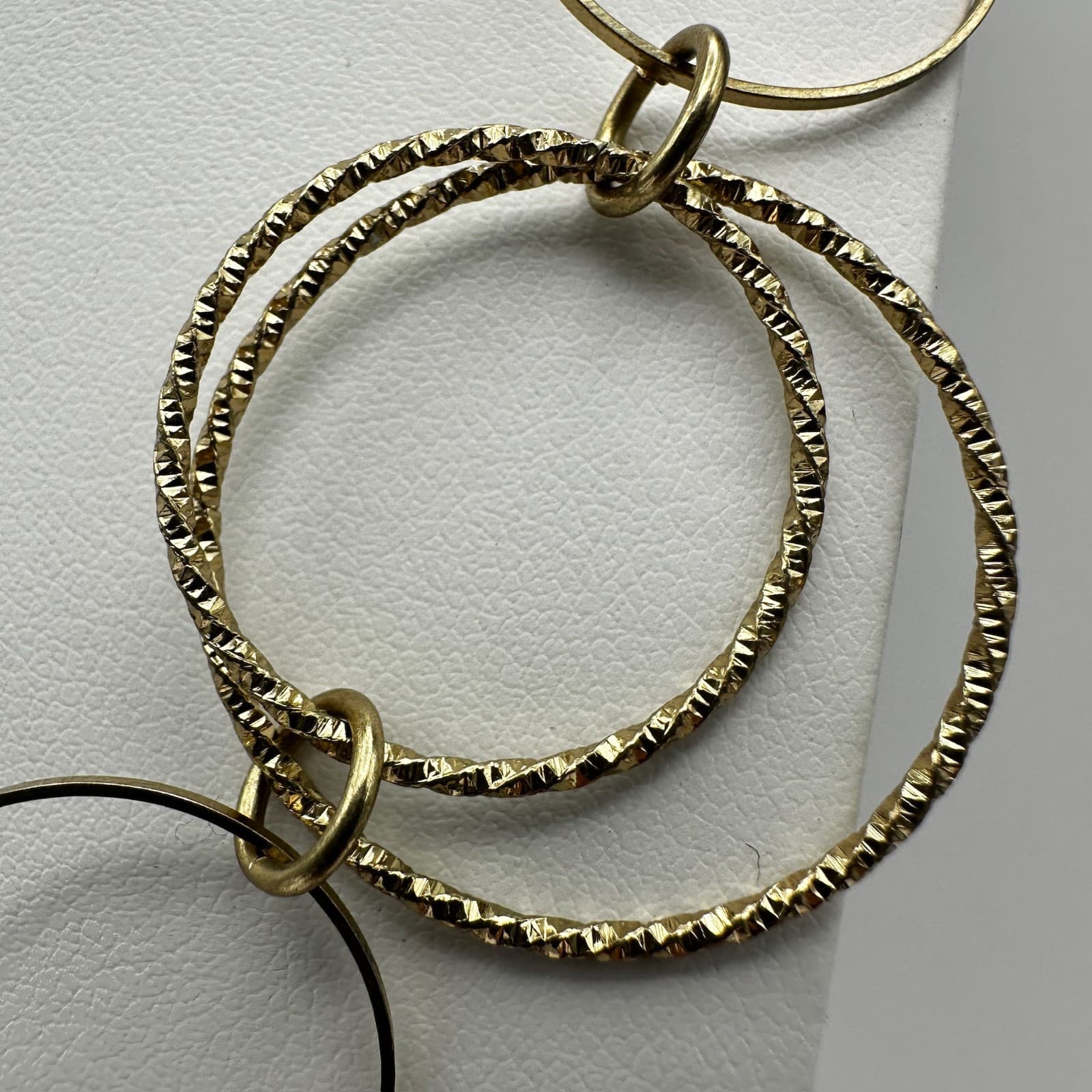 Vintage 90s Women's Gold Tone Interlocking Circle Link Statement Necklace - Thumbnail 8