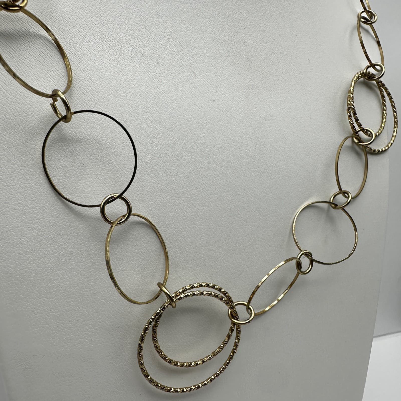 Vintage 90s Women's Gold Tone Interlocking Circle Link Statement Necklace - Thumbnail 7