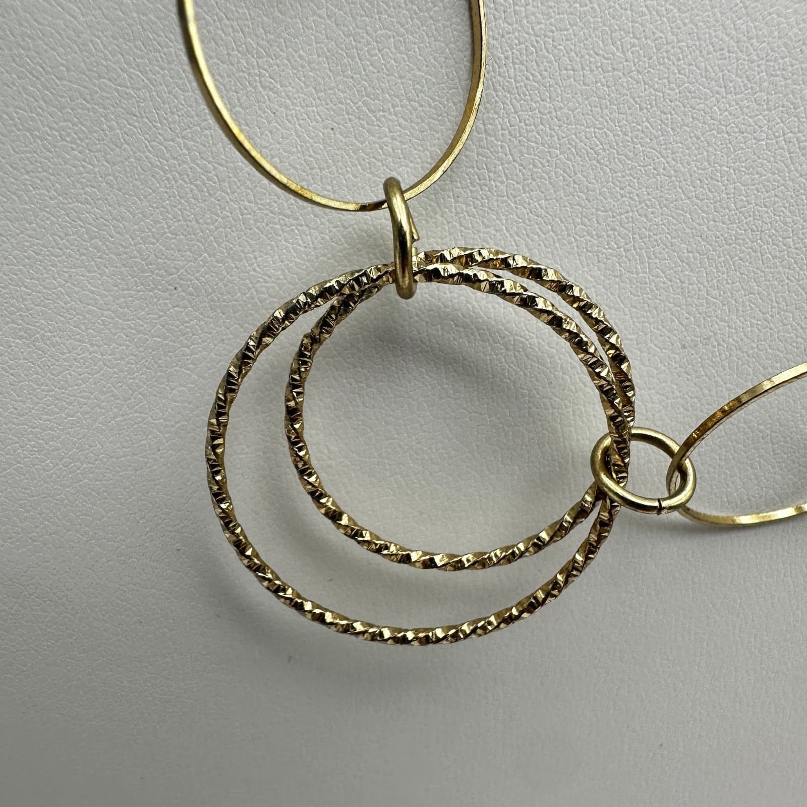 Vintage 90s Women's Gold Tone Interlocking Circle Link Statement Necklace - Thumbnail 3