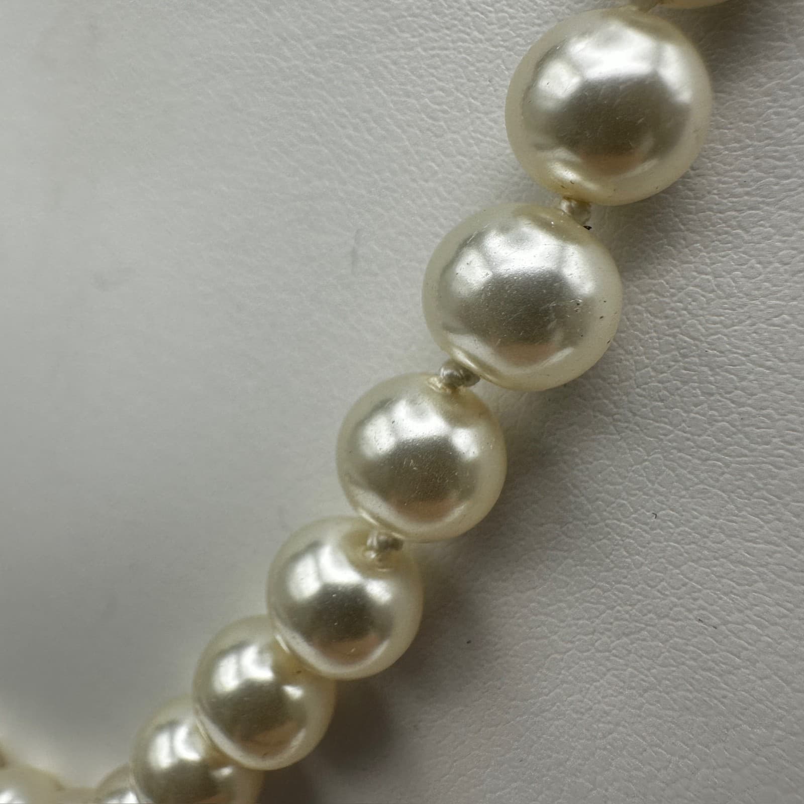 Vintage 90s Faux Pearl Strand Necklace Ornate Brass Filigree Clasp Jewelry - Thumbnail 9