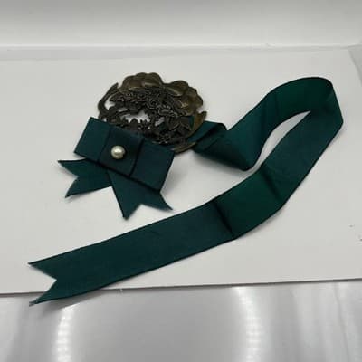 Vintage Bronze Floral Sash Pin Green Ribbon Bow Faux Pearl Brooch Made in Taiwan - Thumbnail 2