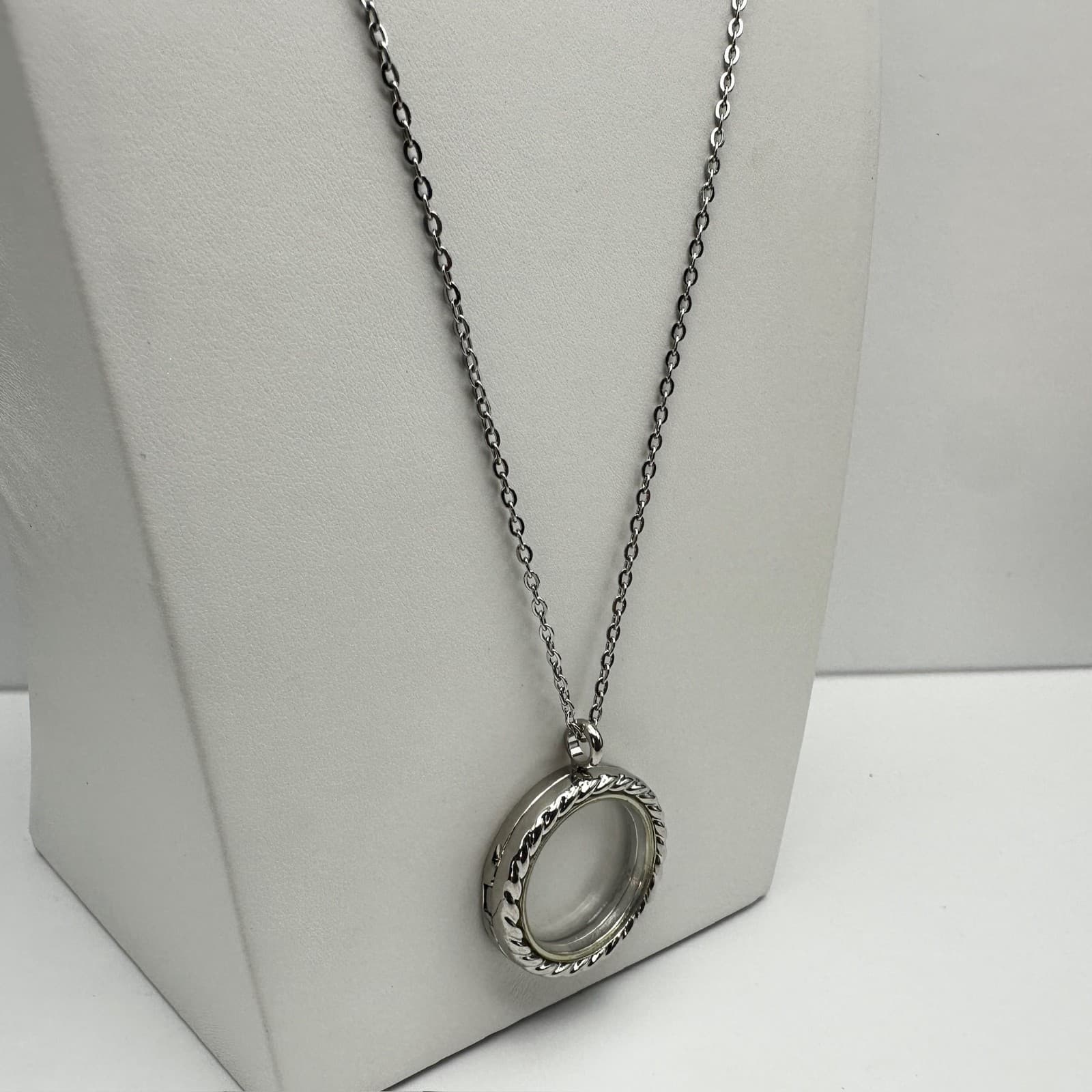 Vintage Y2K Rope Edge Floating Locket Pendant Necklace Silver Tone Jewelry - Thumbnail 4