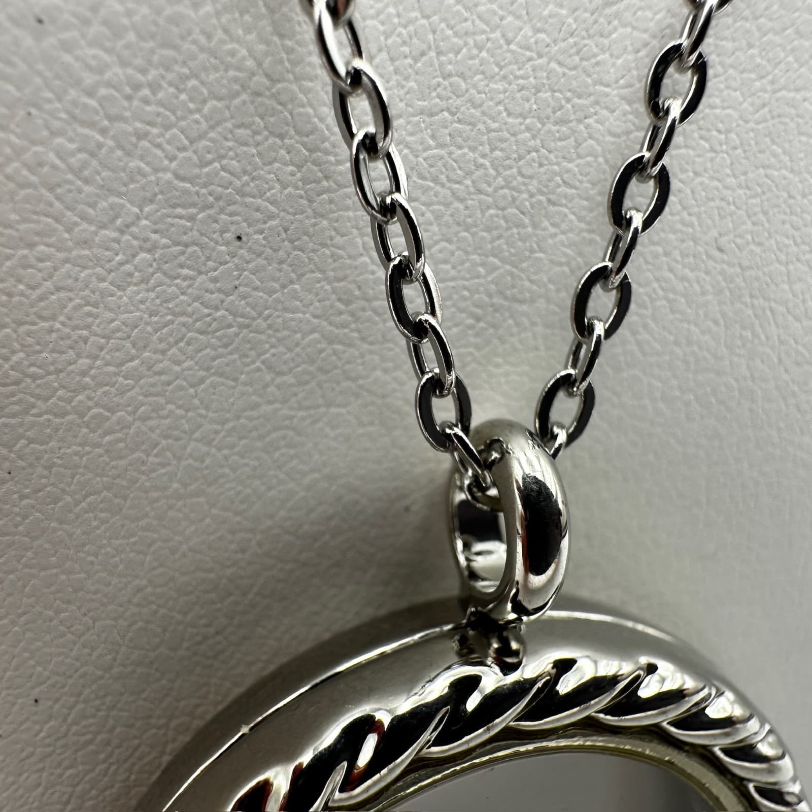 Vintage Y2K Rope Edge Floating Locket Pendant Necklace Silver Tone Jewelry - Thumbnail 3