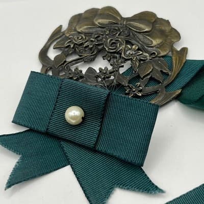 Vintage Bronze Floral Sash Pin Green Ribbon Bow Faux Pearl Brooch Made in Taiwan - Thumbnail 3