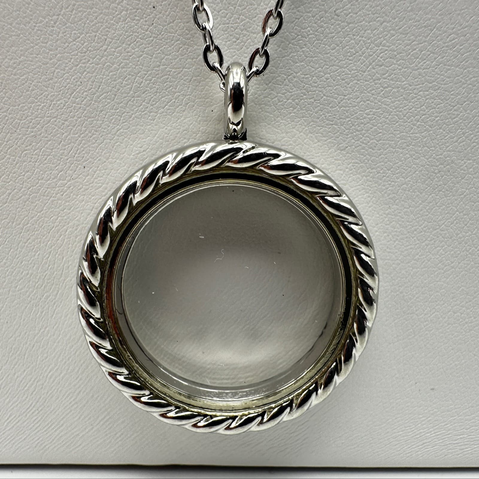 Vintage Y2K Rope Edge Floating Locket Pendant Necklace Silver Tone Jewelry - Thumbnail 2