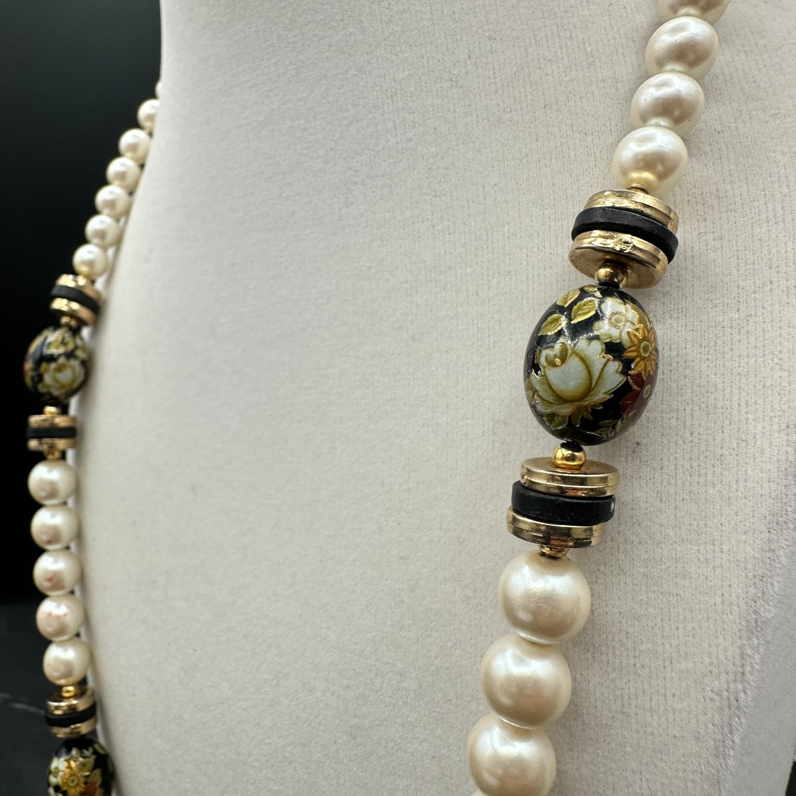 VTG Faux Pearl Necklace Black Hand Painted Floral Beads Gold Tone 14.5 in Choker - Thumbnail 5