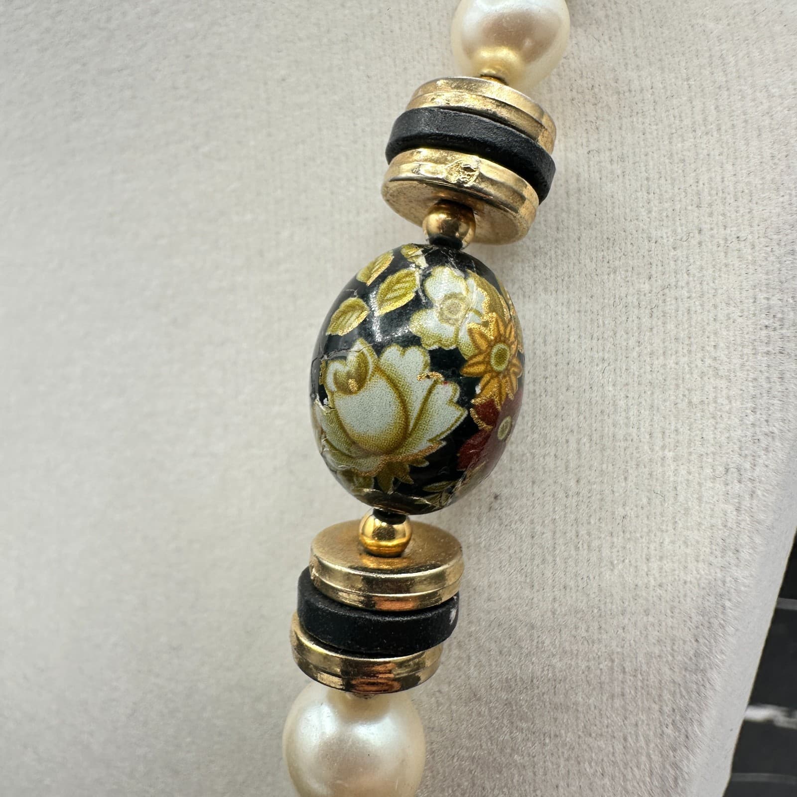 VTG Faux Pearl Necklace Black Hand Painted Floral Beads Gold Tone 14.5 in Choker - Thumbnail 6