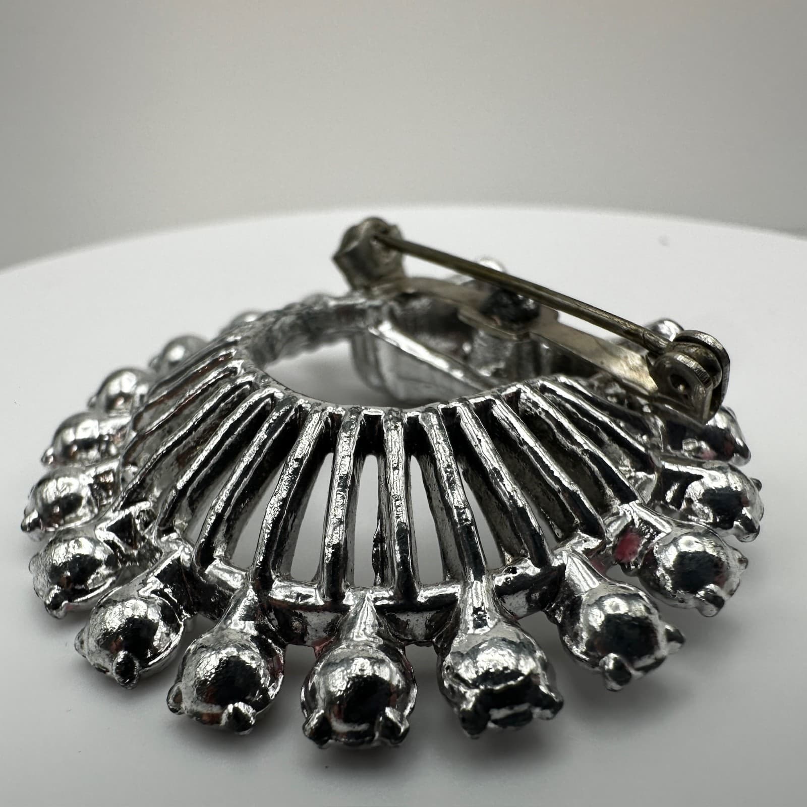 Vintage 80s Silver Tone Open Circle Wreath Bow Brooch Pin Women's Jewelry - Thumbnail 5