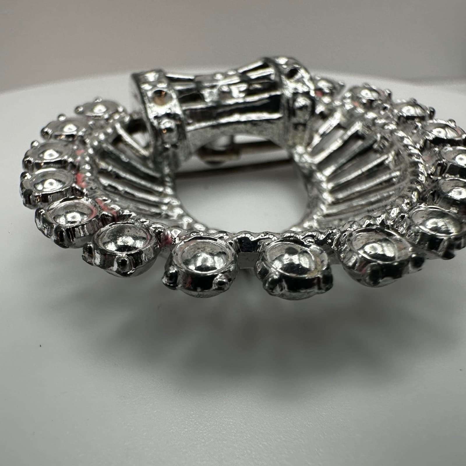 Vintage 80s Silver Tone Open Circle Wreath Bow Brooch Pin Women's Jewelry - Thumbnail 3