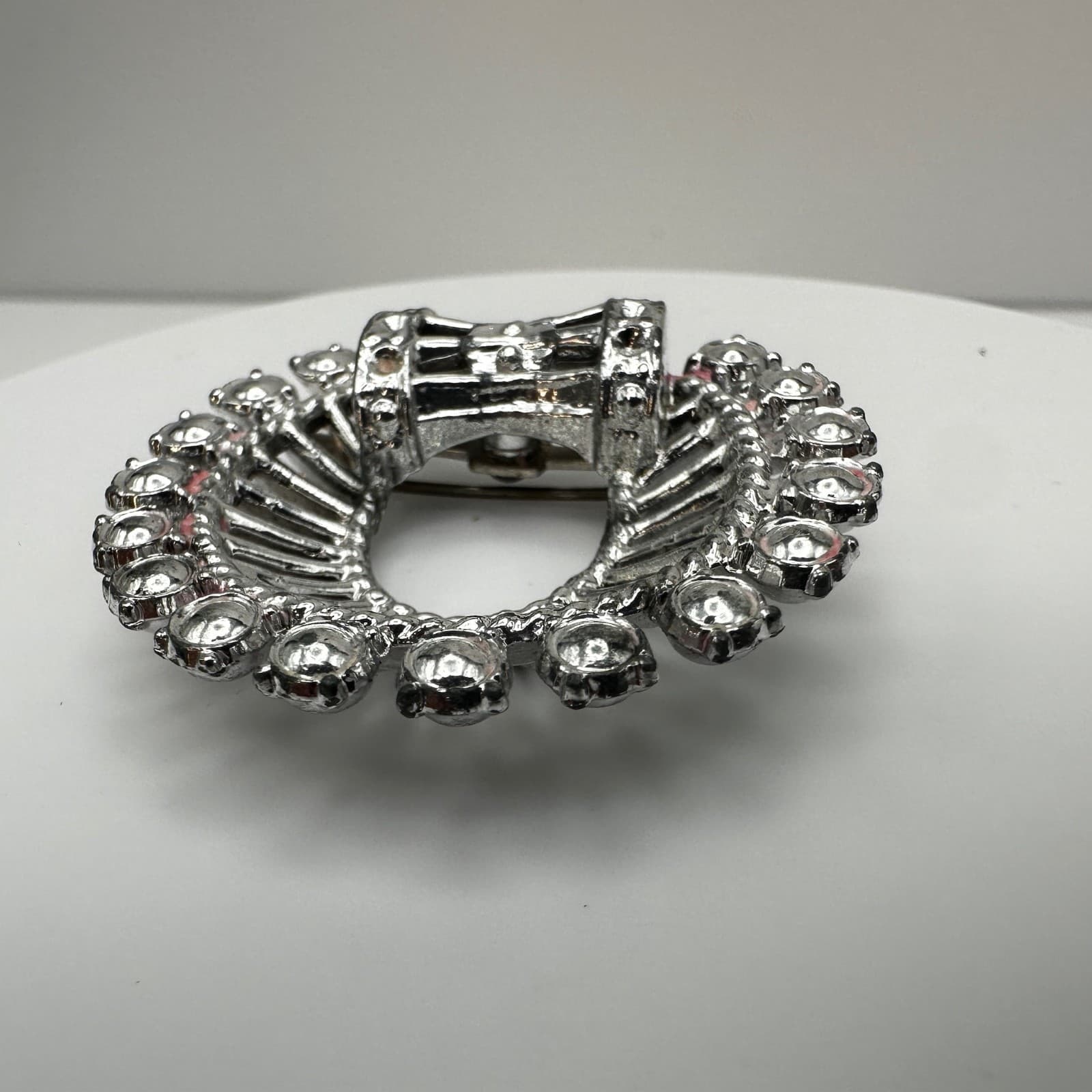 Vintage 80s Silver Tone Open Circle Wreath Bow Brooch Pin Women's Jewelry - Thumbnail 4