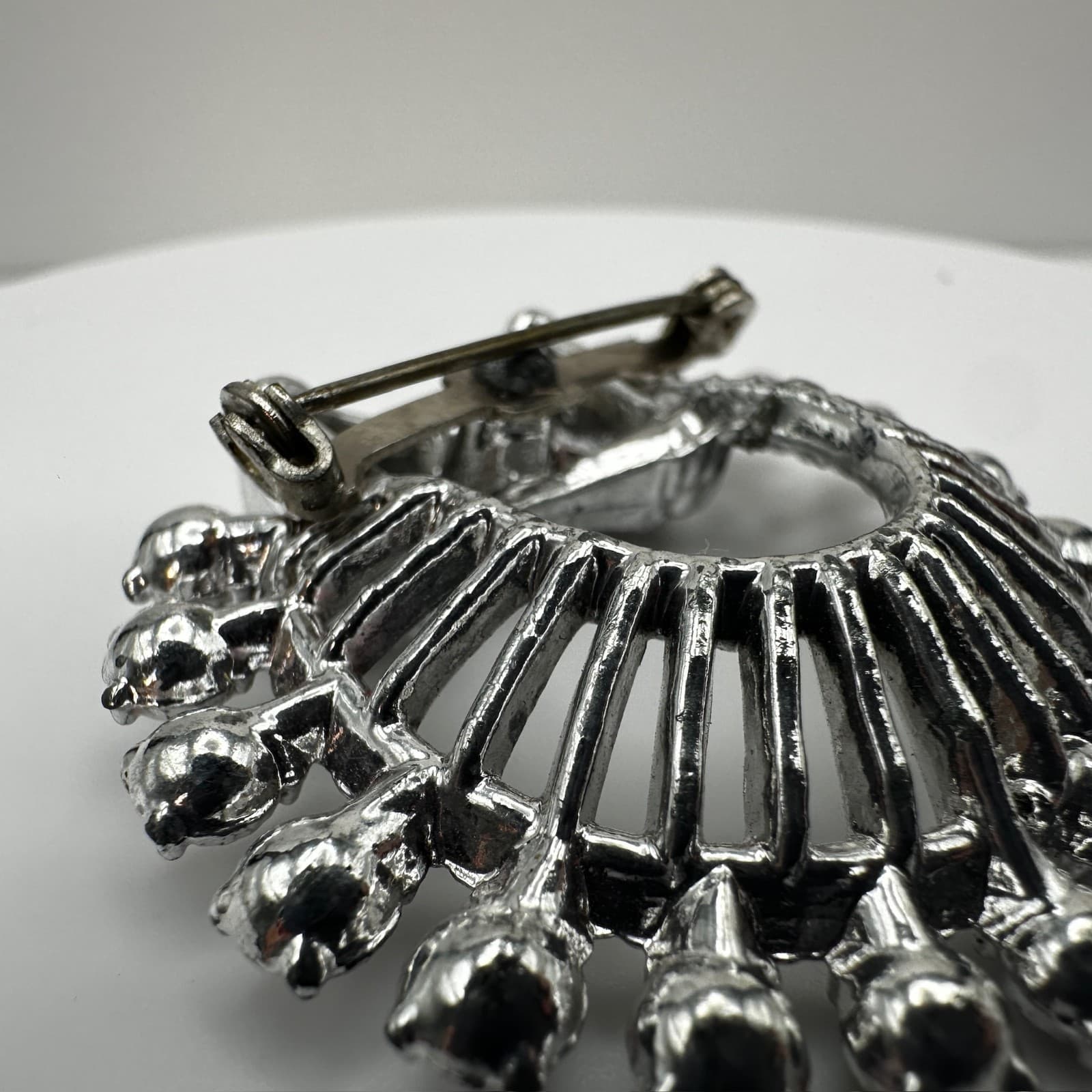 Vintage 80s Silver Tone Open Circle Wreath Bow Brooch Pin Women's Jewelry - Thumbnail 6