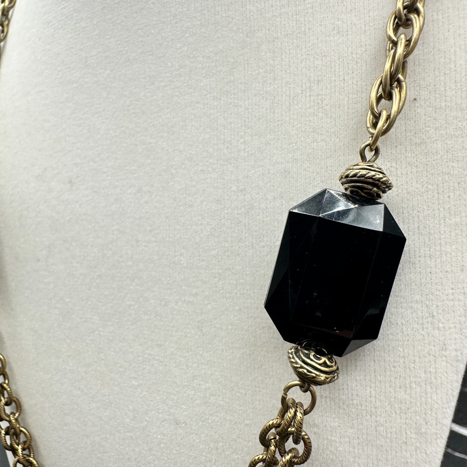 Vintage 90s Brass Tone Black Faceted Stone Long Statement Necklace Jewelry - Thumbnail 6
