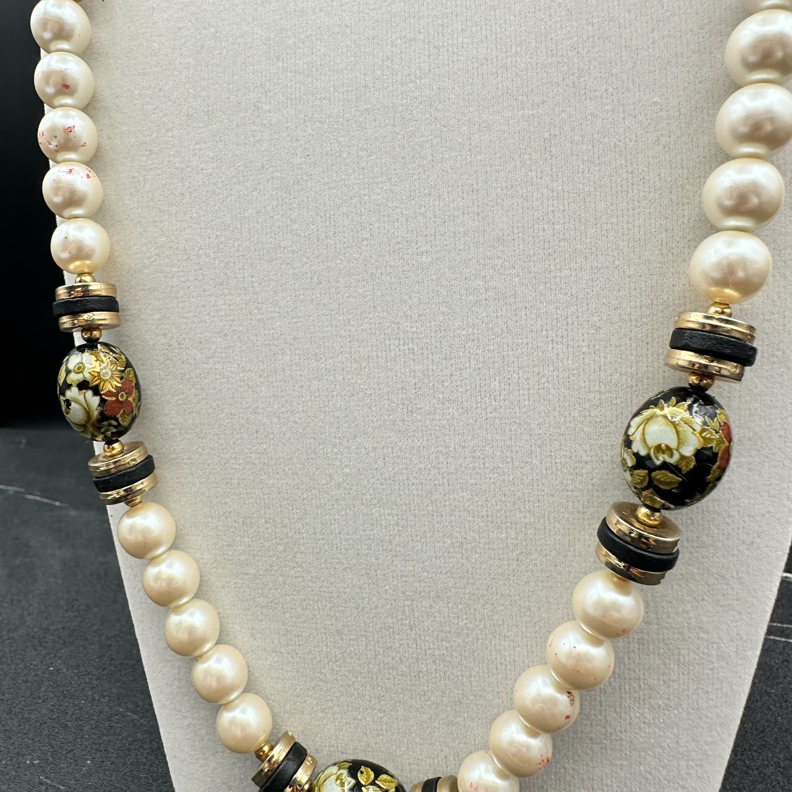 VTG Faux Pearl Necklace Black Hand Painted Floral Beads Gold Tone 14.5 in Choker - Thumbnail 4