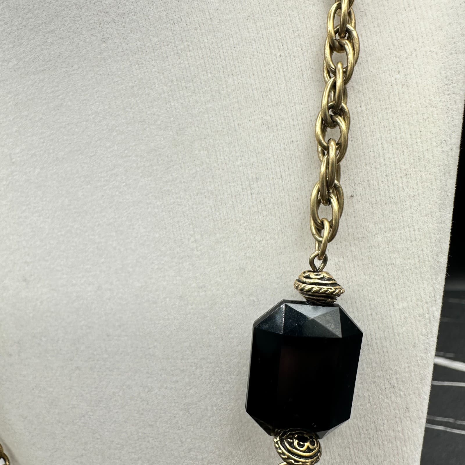 Vintage 90s Brass Tone Black Faceted Stone Long Statement Necklace Jewelry - Thumbnail 5