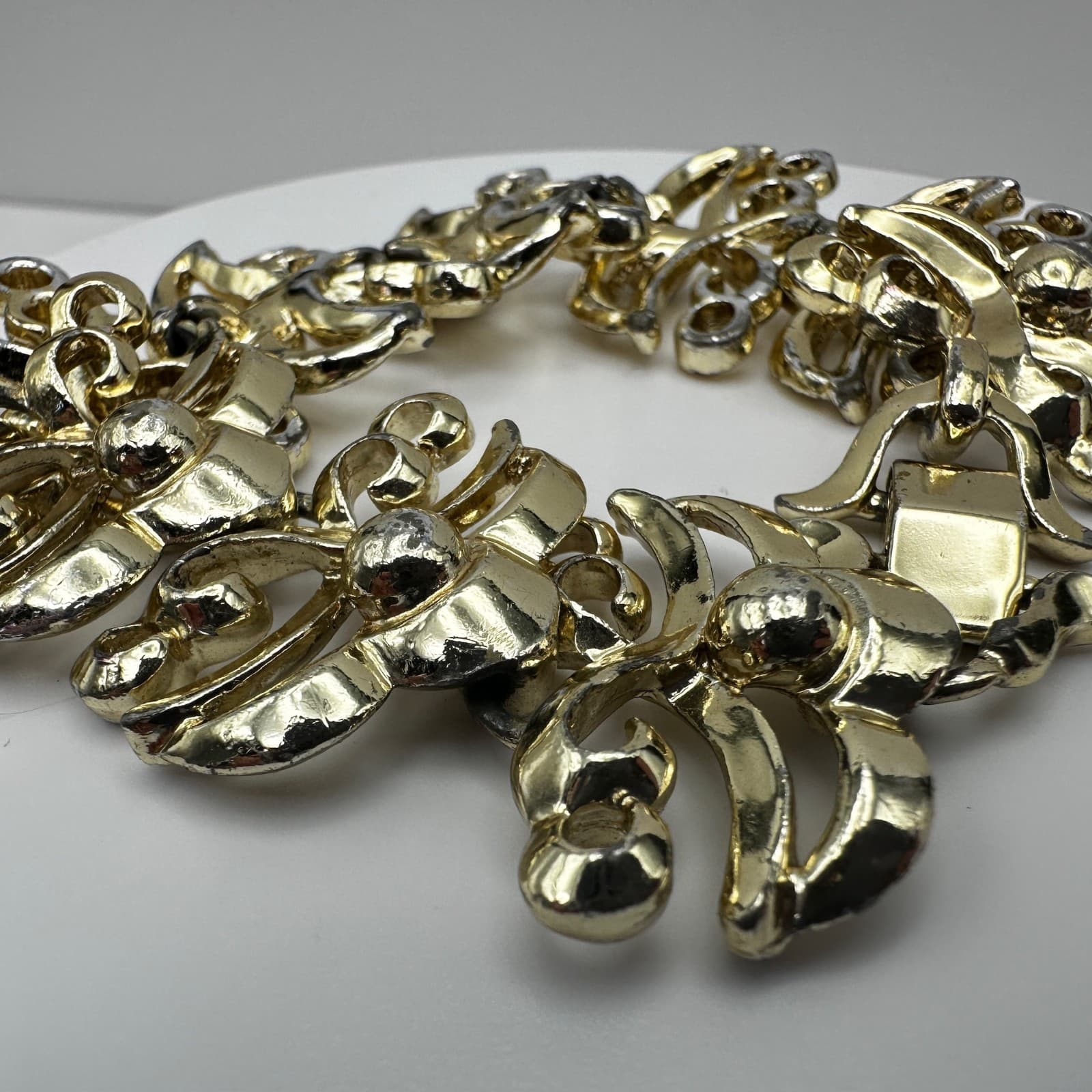 Vintage 80s Gold Tone Fleur De Lis Scroll Link Bracelet Women's Jewelry - Thumbnail 5