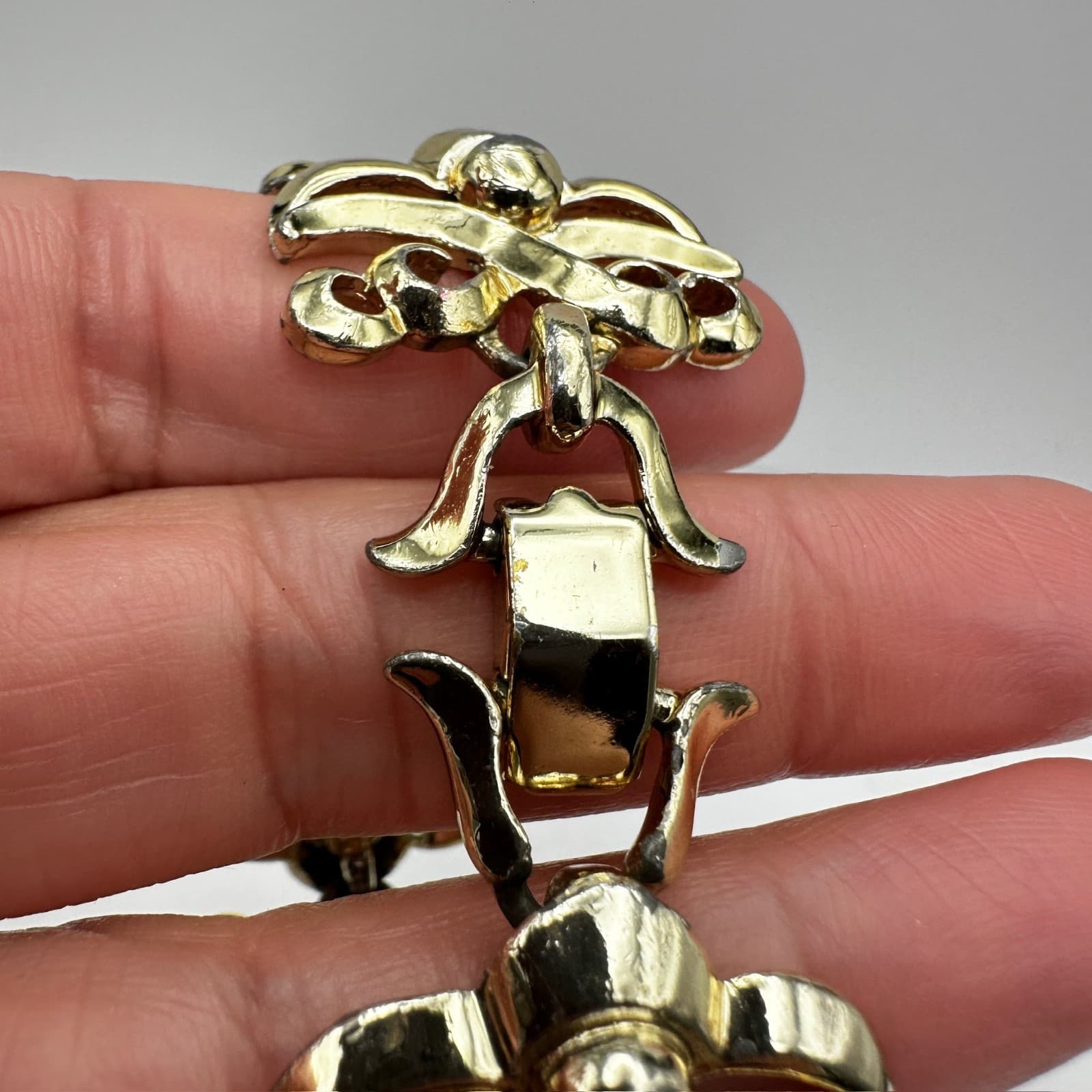 Vintage 80s Gold Tone Fleur De Lis Scroll Link Bracelet Women's Jewelry - Thumbnail 6