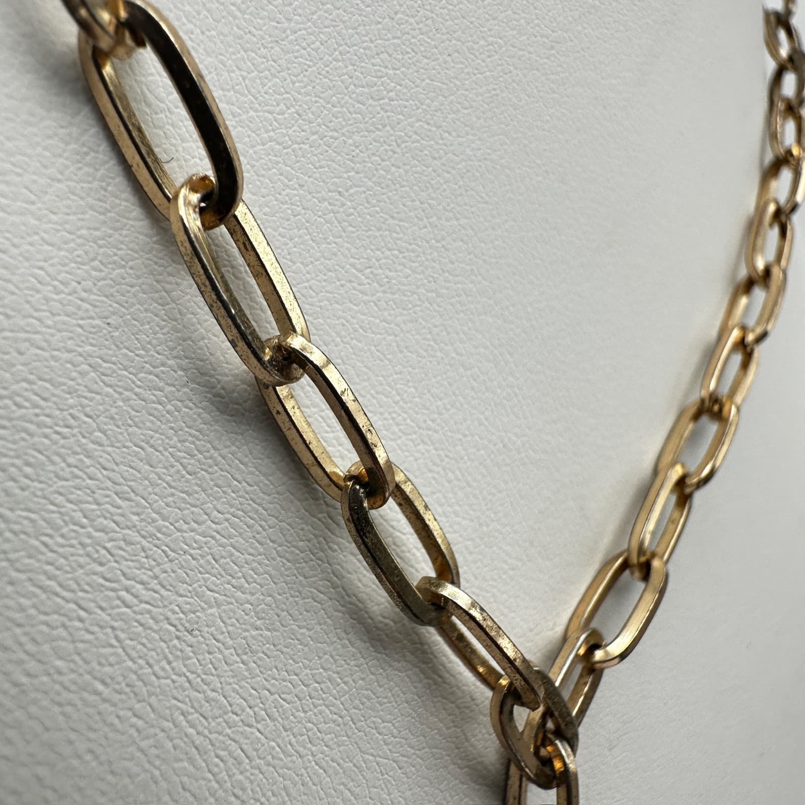 Vintage 90s Isle of Man Elizabeth Coin Pendant Necklace Gold Tone Paperclip - Thumbnail 7