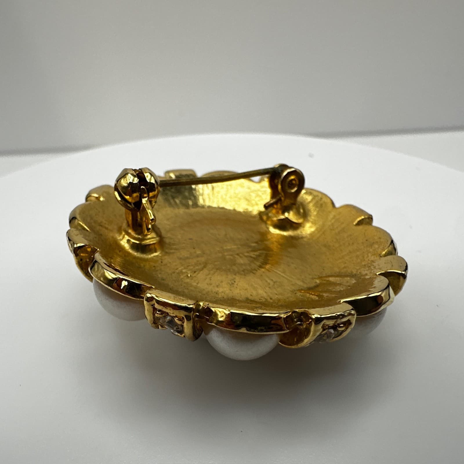 Vintage 90s Gold Tone Faux Pearl Rhinestone Halo Round Brooch Pin Jewelry - Thumbnail 7