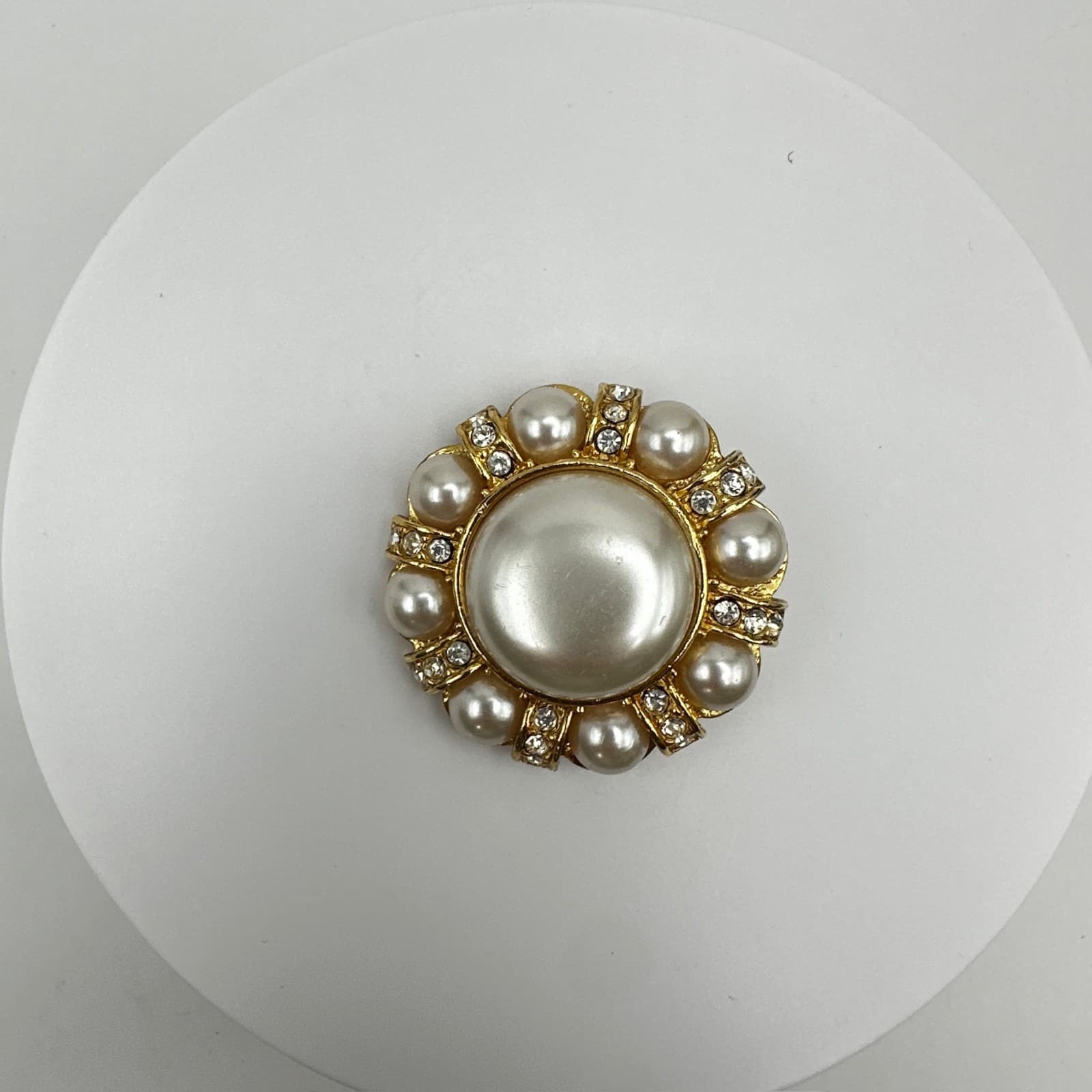 Vintage 90s Gold Tone Faux Pearl Rhinestone Halo Round Brooch Pin Jewelry - Thumbnail 10
