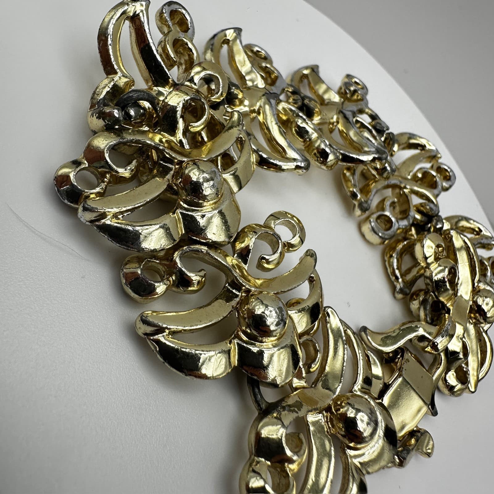 Vintage 80s Gold Tone Fleur De Lis Scroll Link Bracelet Women's Jewelry - Thumbnail 4