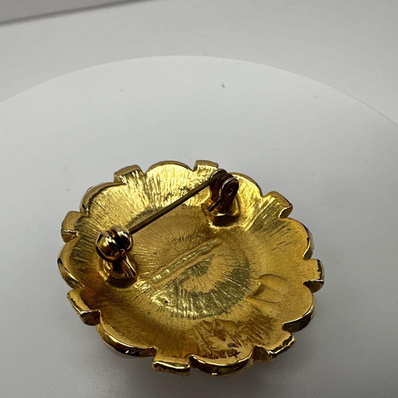 Vintage 90s Gold Tone Faux Pearl Rhinestone Halo Round Brooch Pin Jewelry - Thumbnail 9