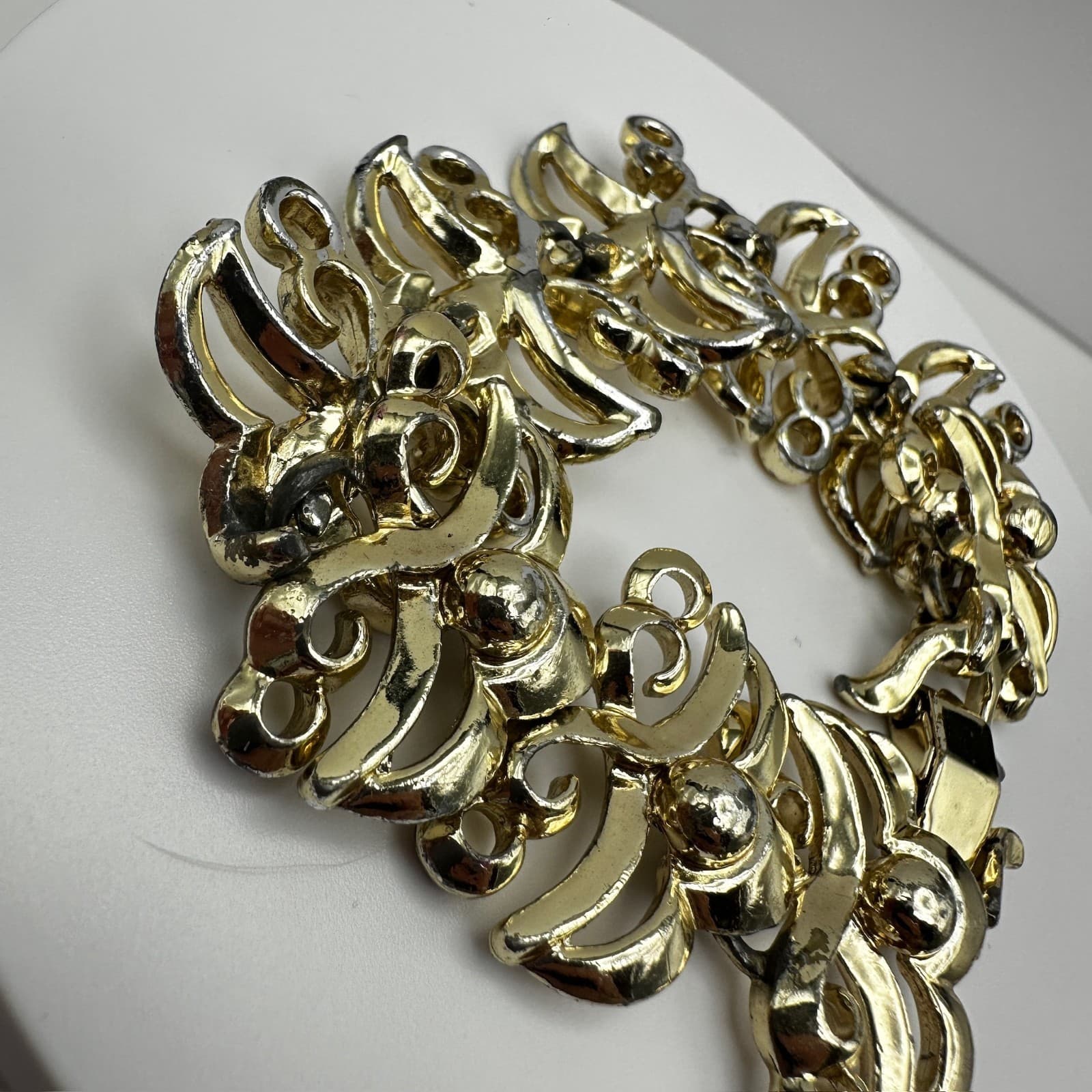 Vintage 80s Gold Tone Fleur De Lis Scroll Link Bracelet Women's Jewelry - Thumbnail 3