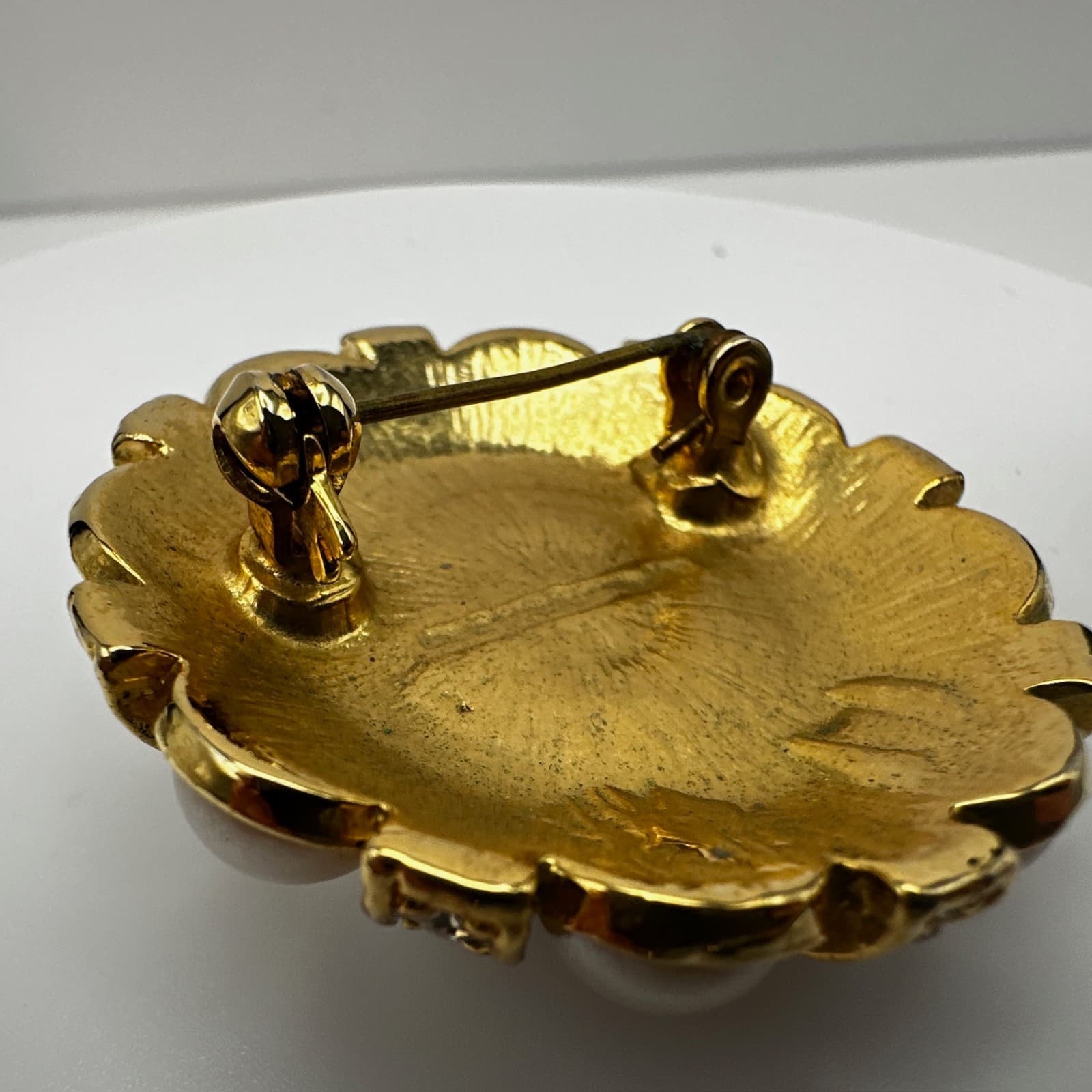 Vintage 90s Gold Tone Faux Pearl Rhinestone Halo Round Brooch Pin Jewelry - Thumbnail 8