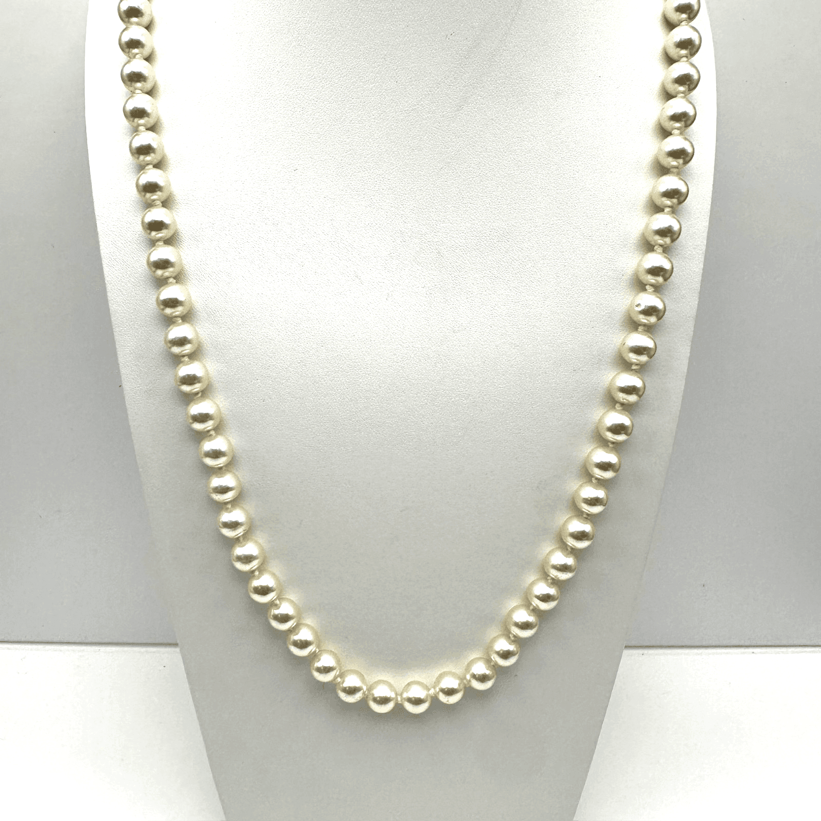 Vintage 90s White Faux Pearl Strand Beaded Necklace Gold Tone Classic Jewelry - Image 1