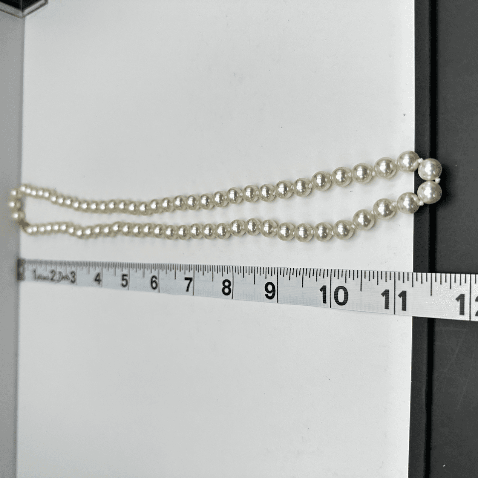 Vintage 90s White Faux Pearl Strand Beaded Necklace Gold Tone Classic Jewelry - Thumbnail 8
