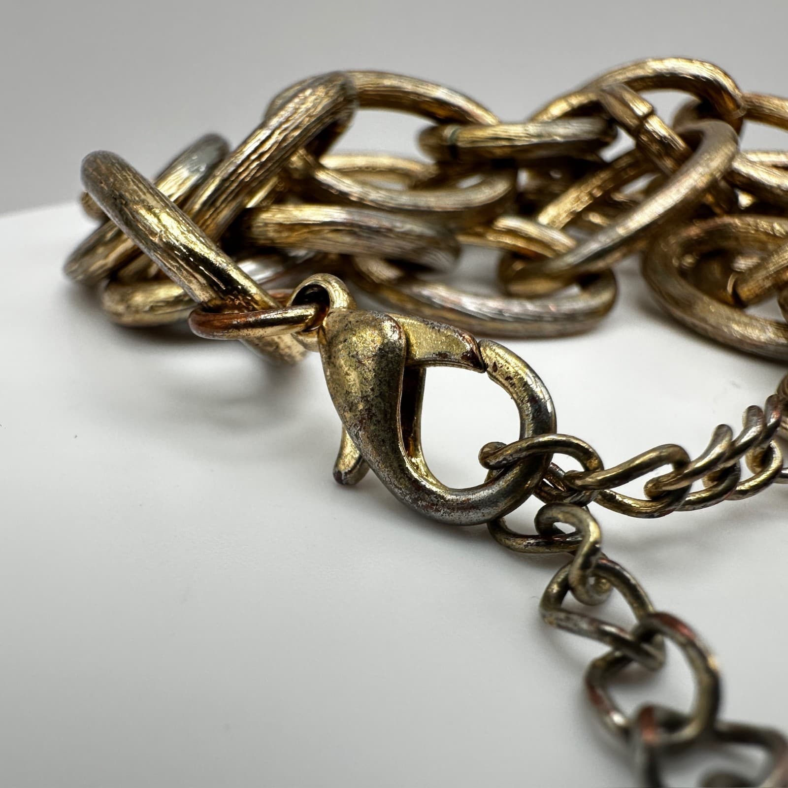 Vintage 80s Gold Tone Chunky Oval Trio-Strand Link Chain Hand Bracelet Jewelry - Thumbnail 6