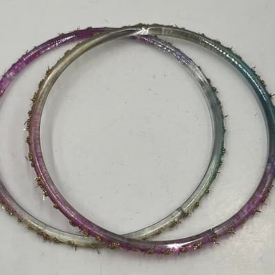 Vintage Set of 3 Glass Bangles Pink Blue Clear Gold Floral Tinsel Detail Size 7 - Thumbnail 2