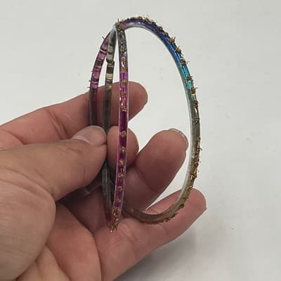 Vintage Set of 3 Glass Bangles Pink Blue Clear Gold Floral Tinsel Detail Size 7 - Thumbnail 5