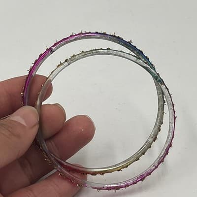 Vintage Set of 3 Glass Bangles Pink Blue Clear Gold Floral Tinsel Detail Size 7 - Thumbnail 4