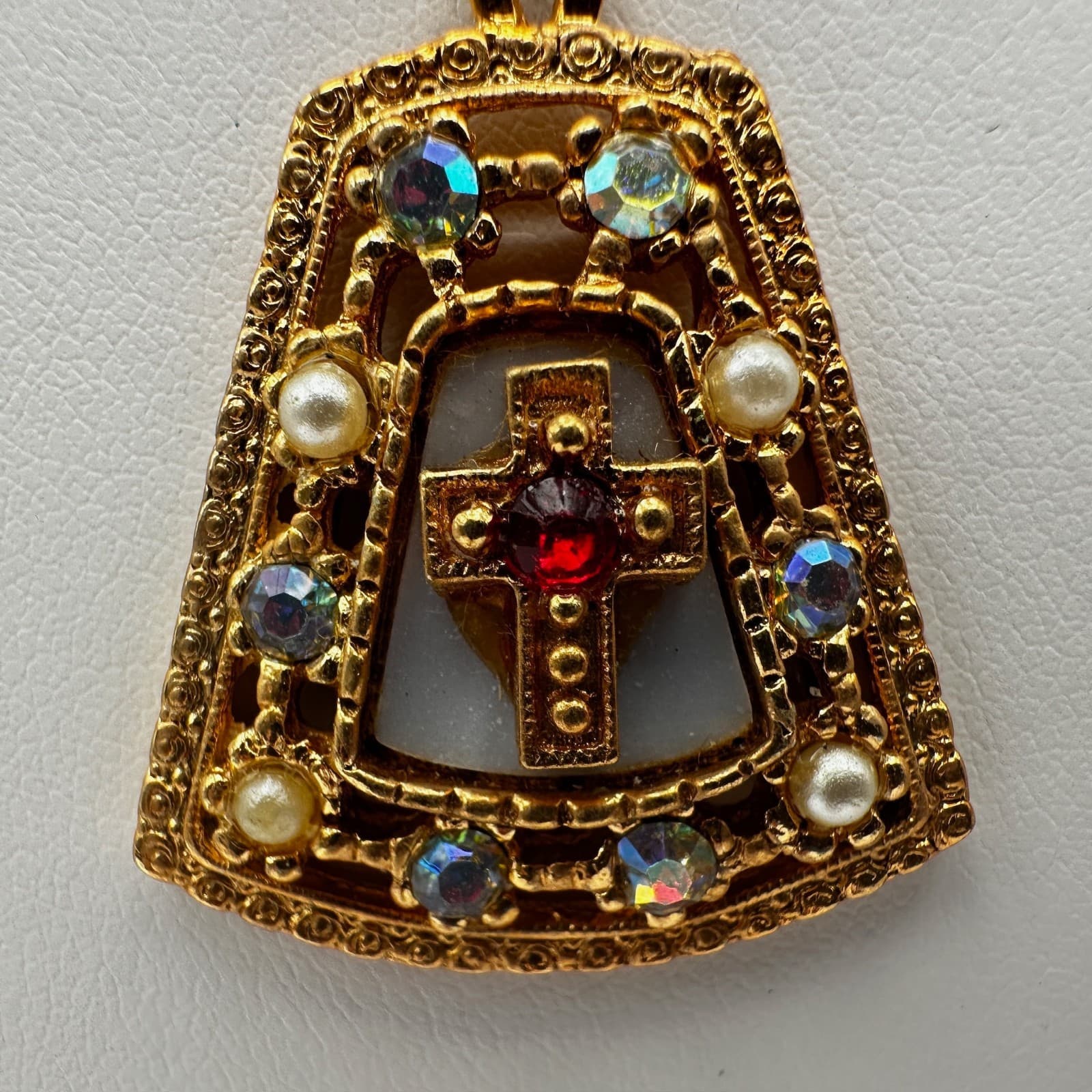 Vintage 90s Gold Tone Cross Pendant Necklace Red AB Rhinestone Faux Pearl - Thumbnail 4