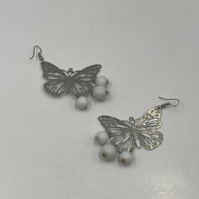 VTG Silver Tone Filigree Butterfly Dangle Earrings White Beads Charms Whimsical - Thumbnail 4