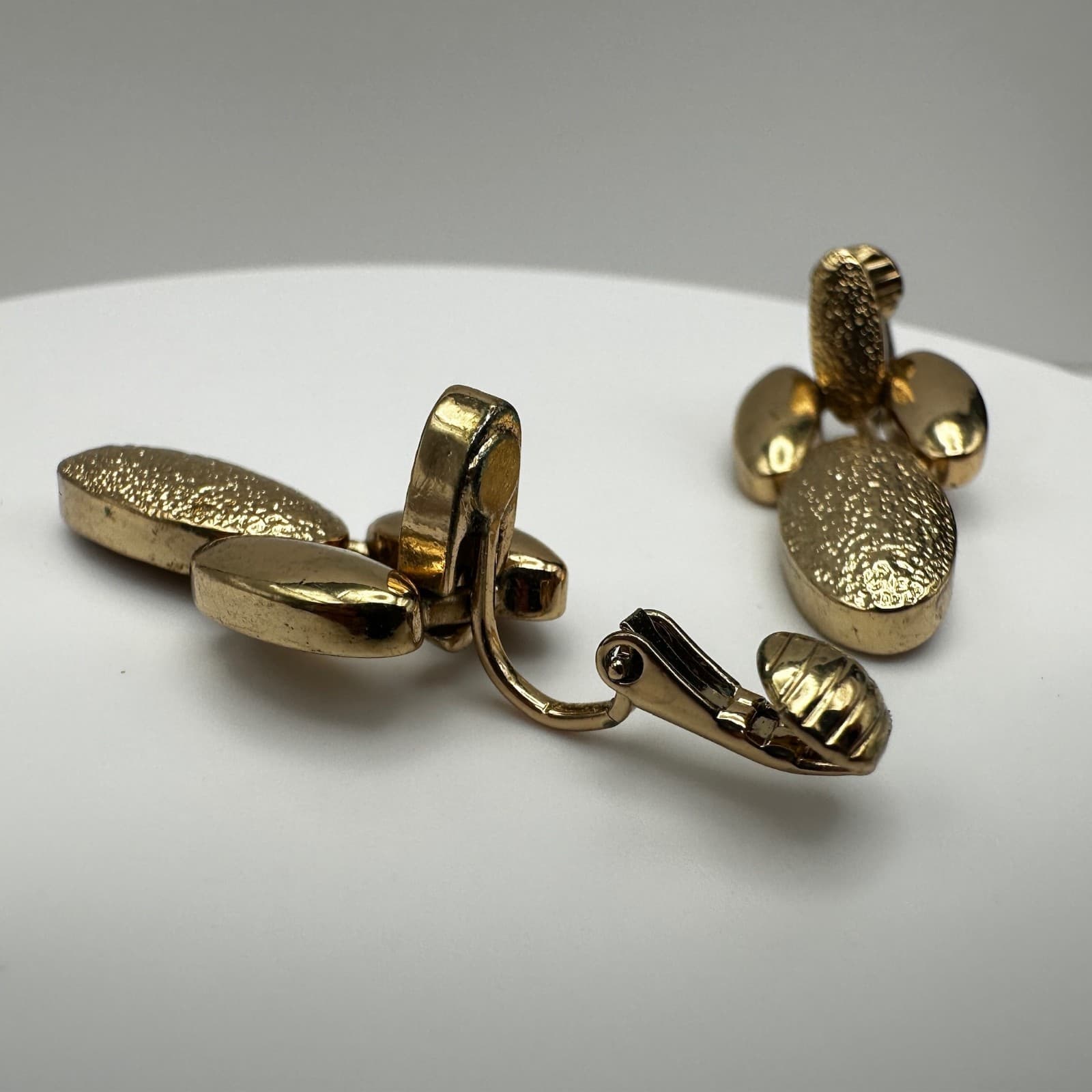 Vintage 80s 90s Gold Tone Textured Oval Drop Clip On Earrings Fashion Jewelry - Thumbnail 5