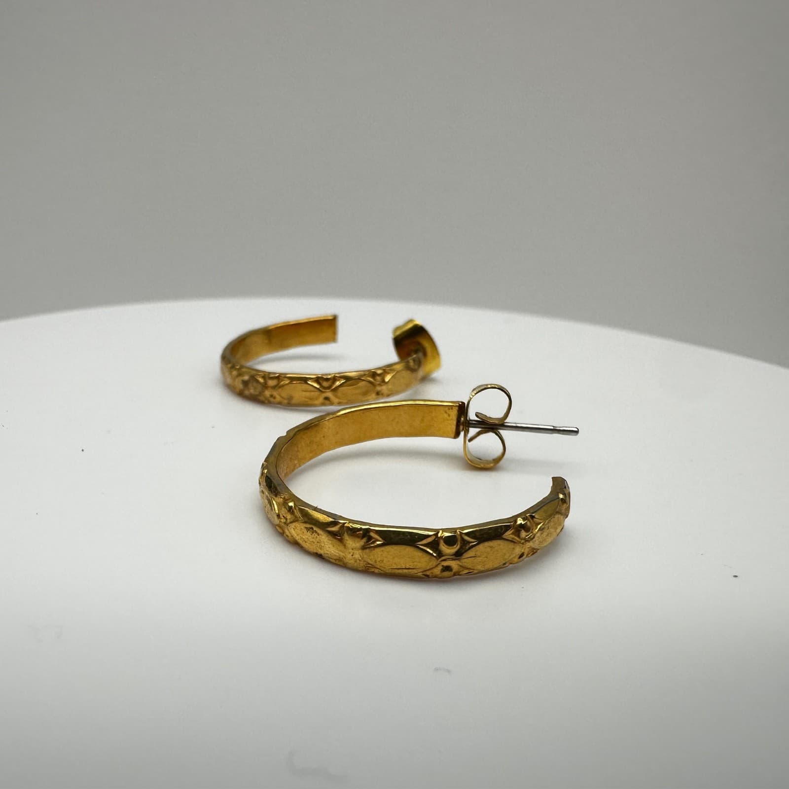 Vintage Gold tone Textured Hoop Earrings Fashion Jewelry 90s Estate - Thumbnail 4