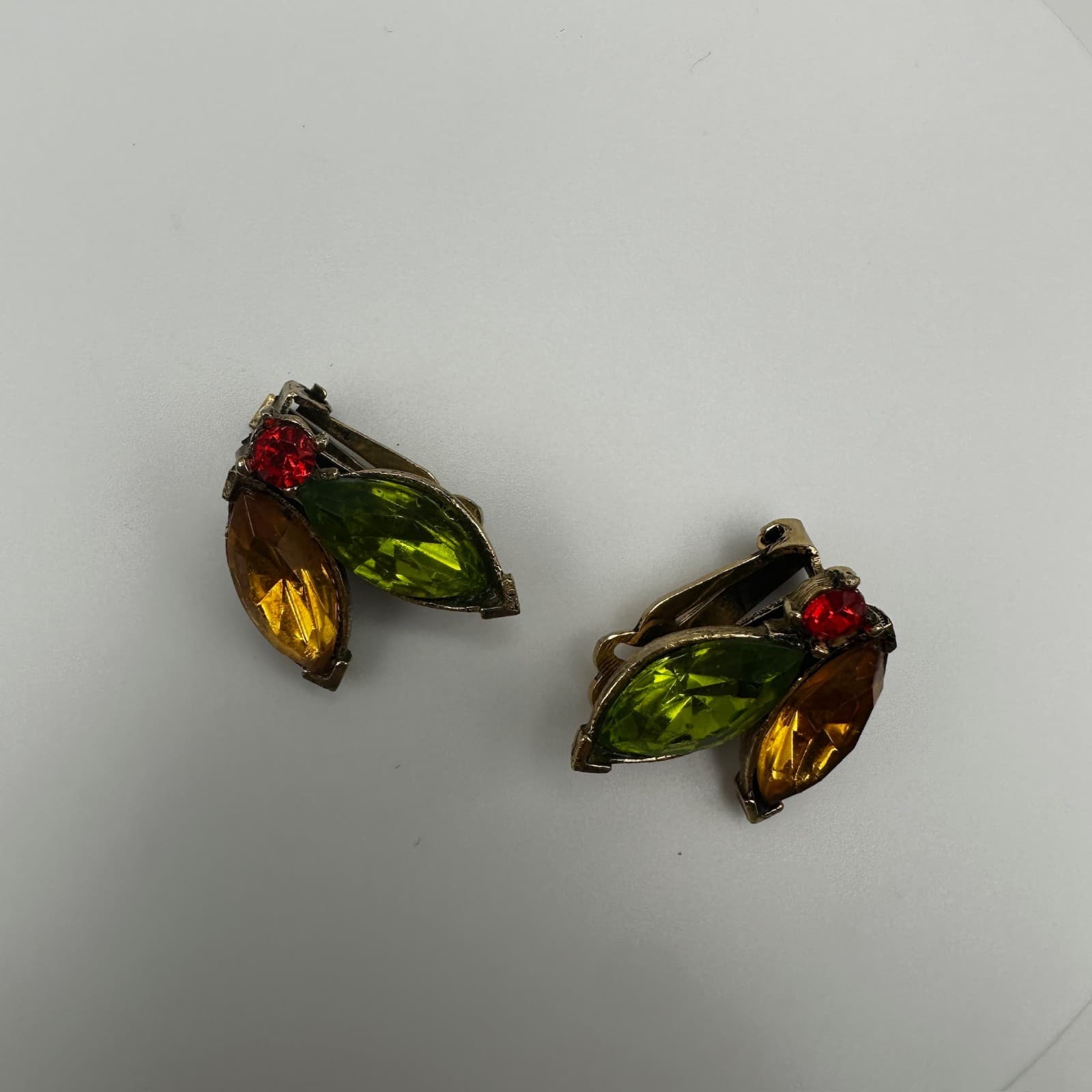 Vintage 80s Gold Tone Clip On Earrings Green Amber Red Rhinestone Leaf Jewelry - Thumbnail 6