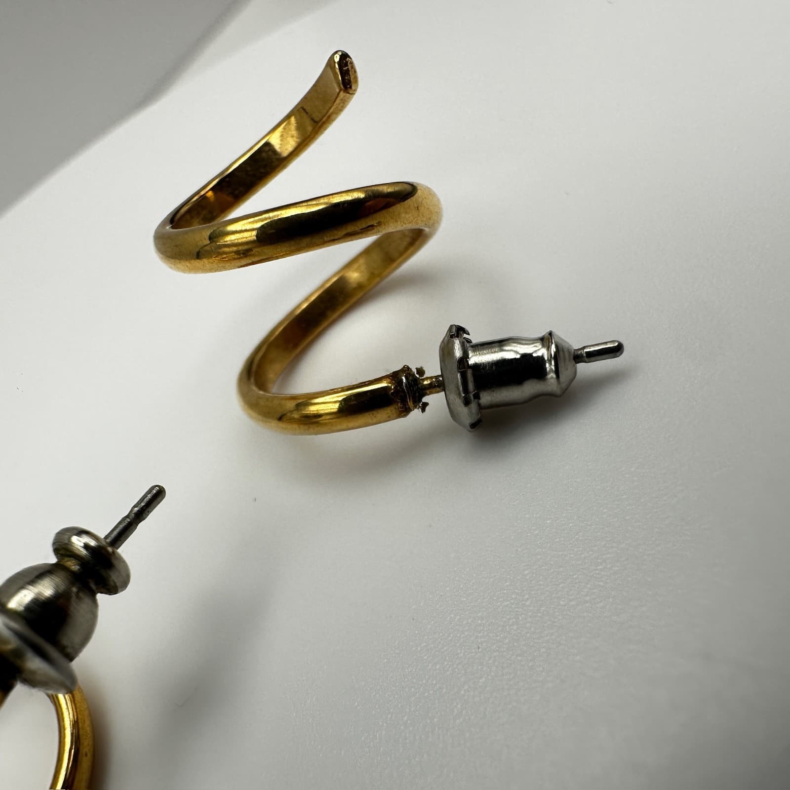Vintage 90s Gold Tone Spiral Twirl Hoop Earrings Modernist Stud Women's Jewelry - Thumbnail 6